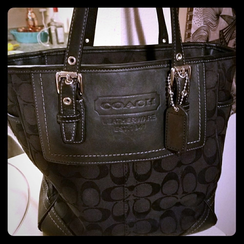 Classic Coach Bag!