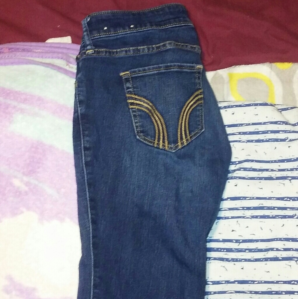 Hollister Super Skinny Jeans ( fit like 1s or 0s)
