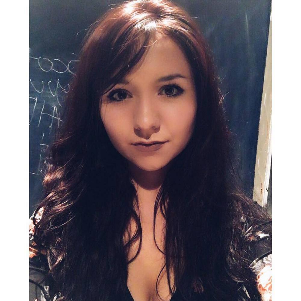 Meet your Posher, Adina