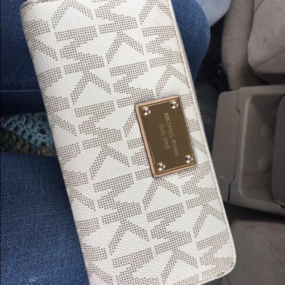White Michael kors wallet