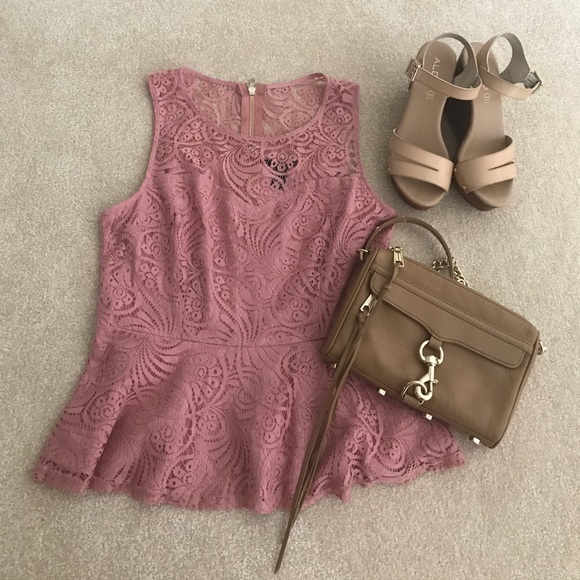 Forever 21 Tops - Forever 21 Peplum lace top