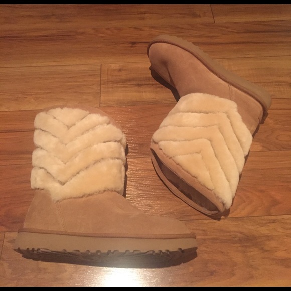🎉BOOT BLOWOUT🎉NEW CHEVRON DETAILED UGG BOOT - Picture 3 of 7
