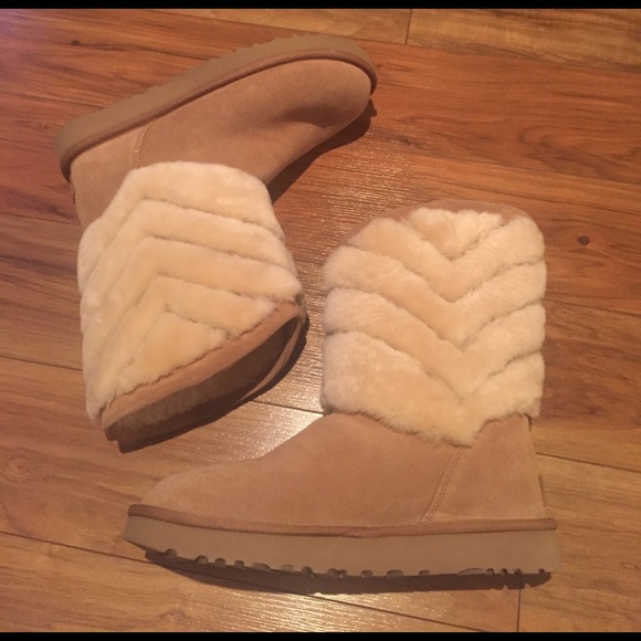 🎉BOOT BLOWOUT🎉NEW CHEVRON DETAILED UGG BOOT - Picture 4 of 7