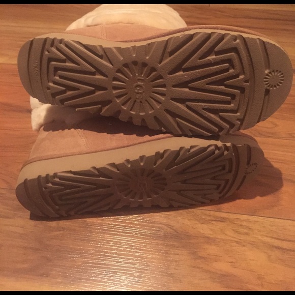 🎉BOOT BLOWOUT🎉NEW CHEVRON DETAILED UGG BOOT - Picture 7 of 7