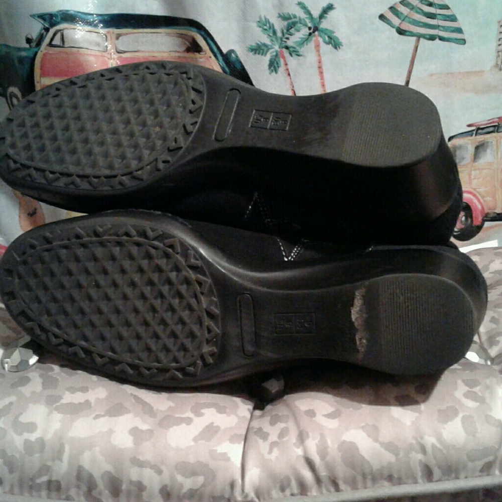 Boots - Picture 5 of 6