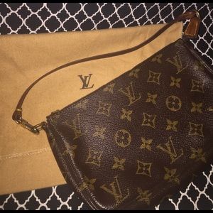 Louis Vuitton- Purse