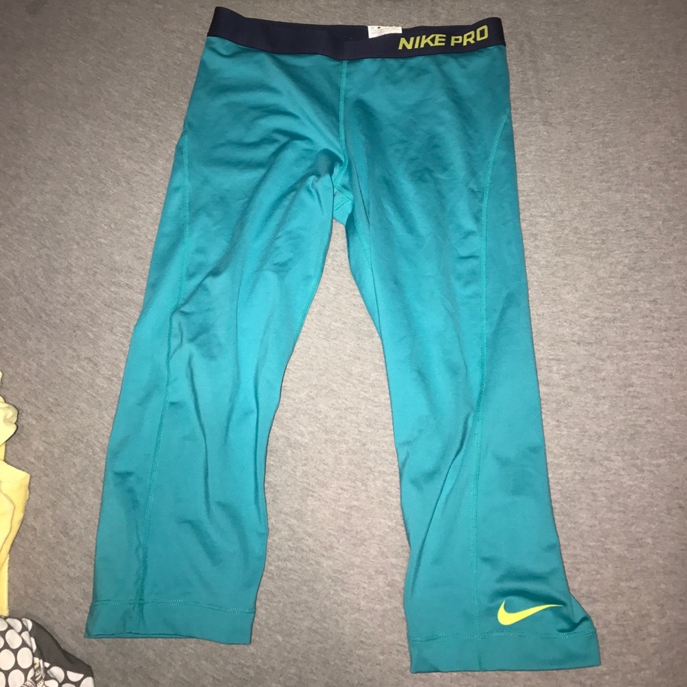 nike pro capri leggings