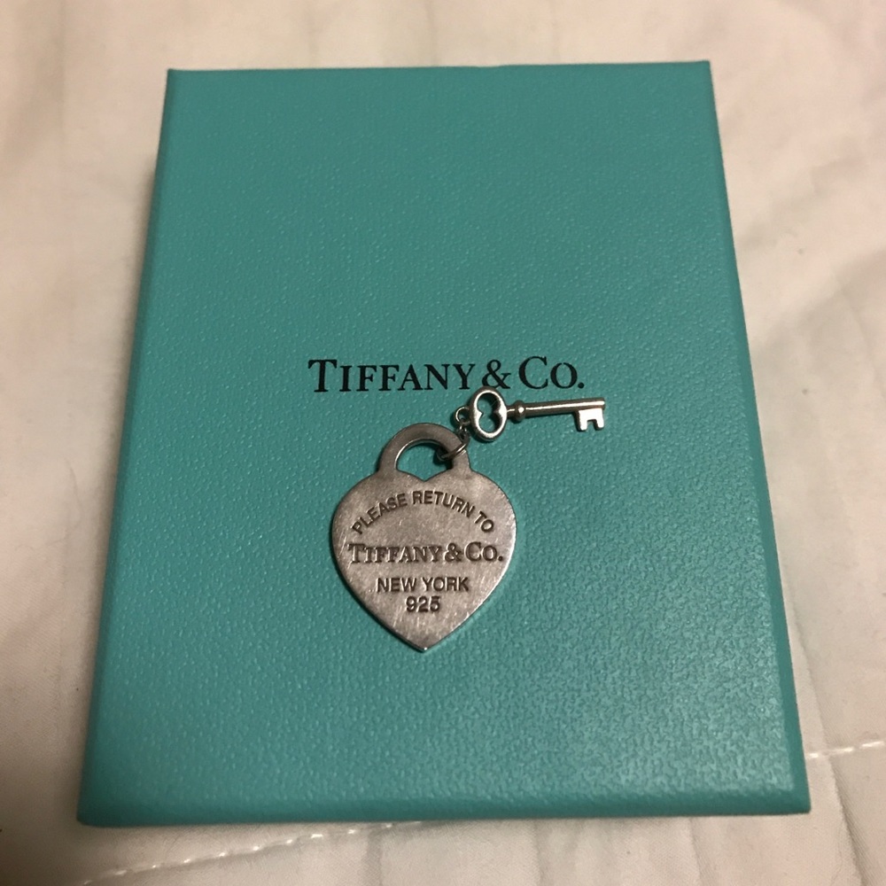 Classic "please return to" Tiffany pendant