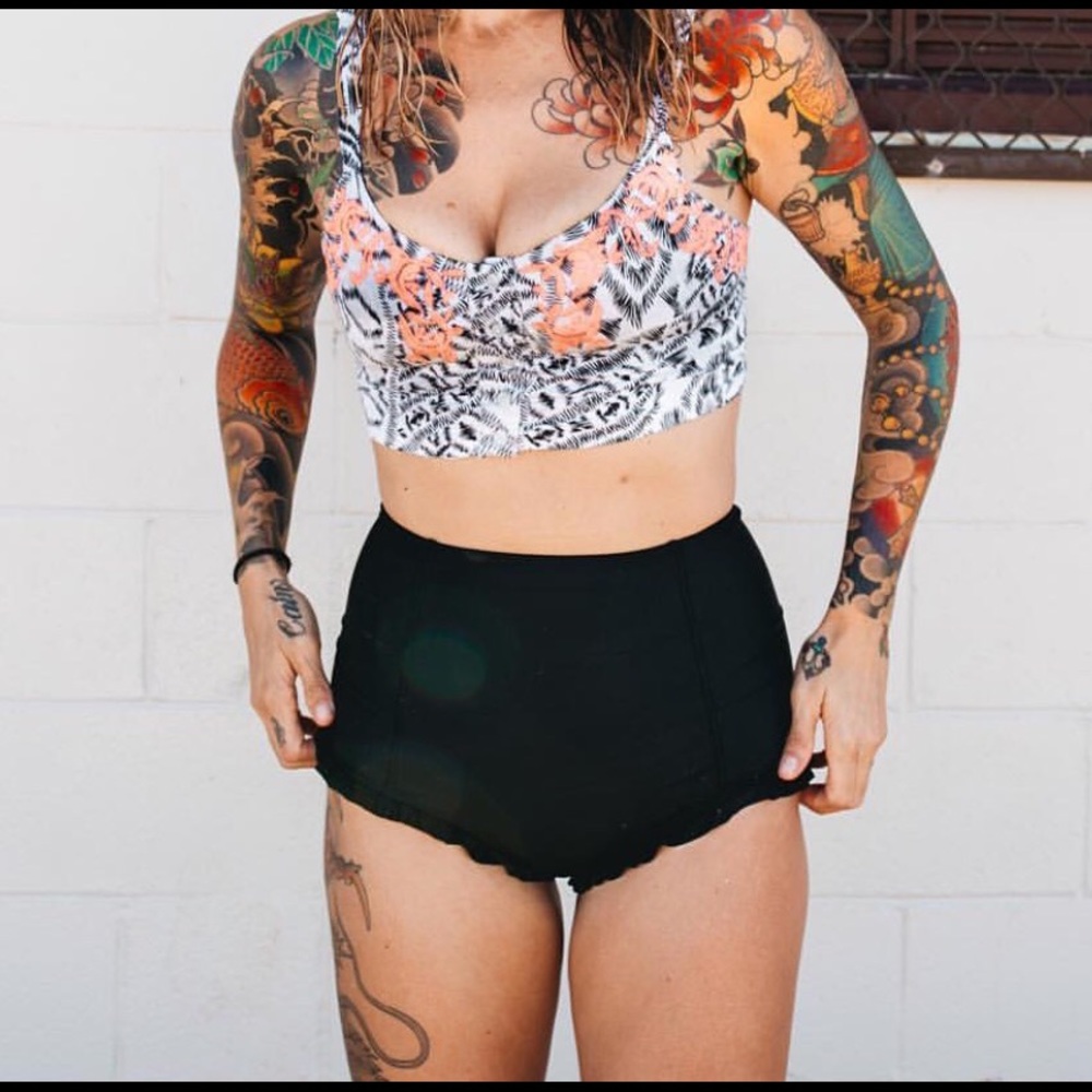 ISO black Kortni Jeane bottoms