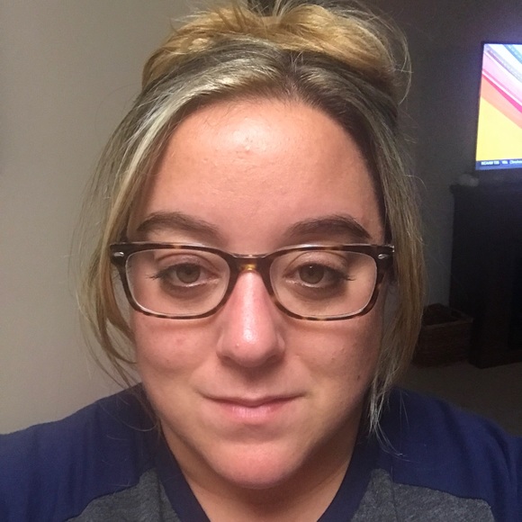 Meet your Posher, Jenn - Picture 1 of 1