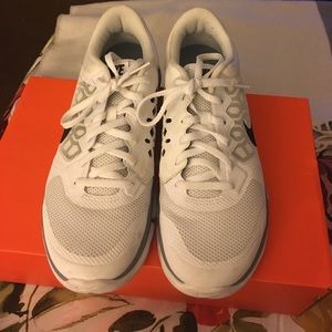 Women Nike white shoes