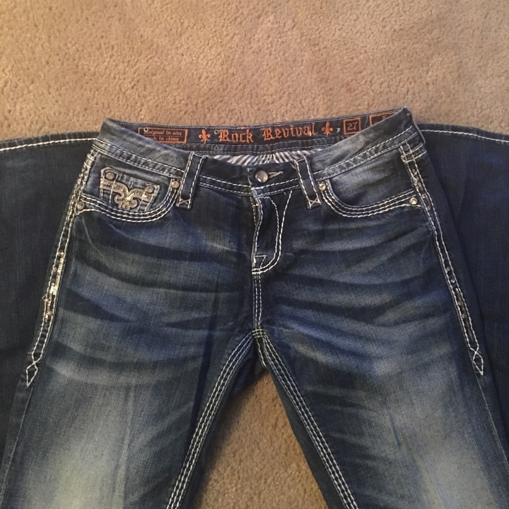 Size 27 medium wash Rock Revivals.