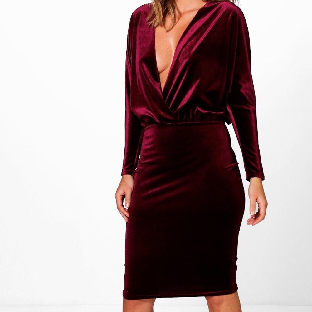 Boohoo never worn cranberry velvet dress