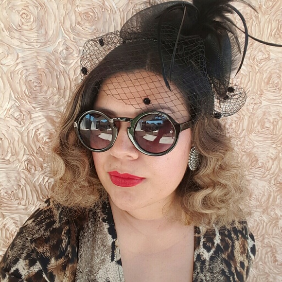 Meet your Posher, Lissette - Picture 2 of 2