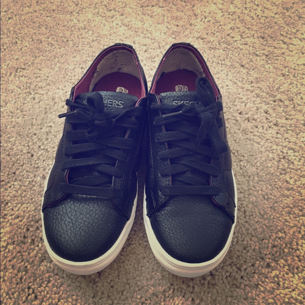Sketchers tennis shoes size 2
