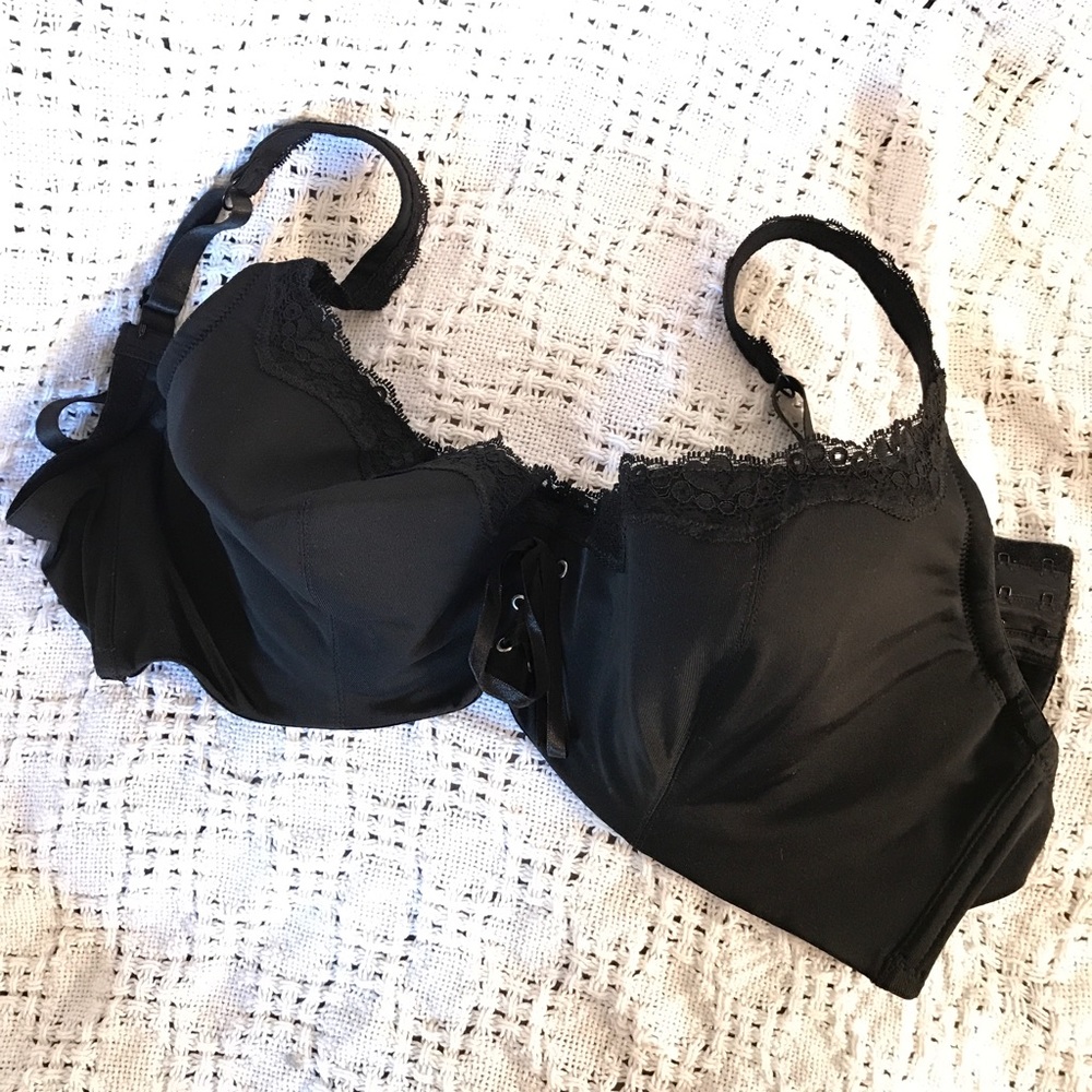 Black Frederick's of Hollywood Bra - NWOT