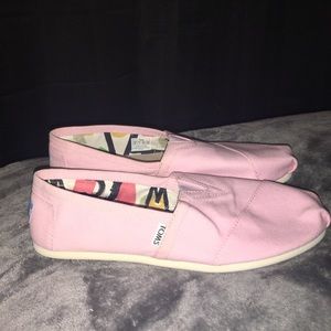 light pink Toms