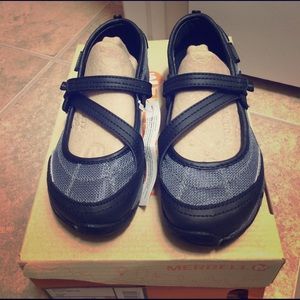 New Merrell Mary Jane shoes for girls