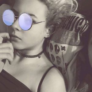 Meet your Posher, Brooke