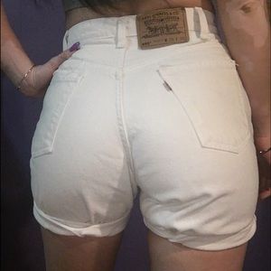 Vintage Levi's white shorts