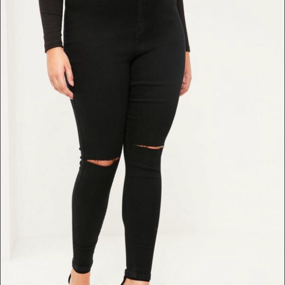 PLUS SIZE RIPPED KNEE SZ 20 MISSGUIDED NWT