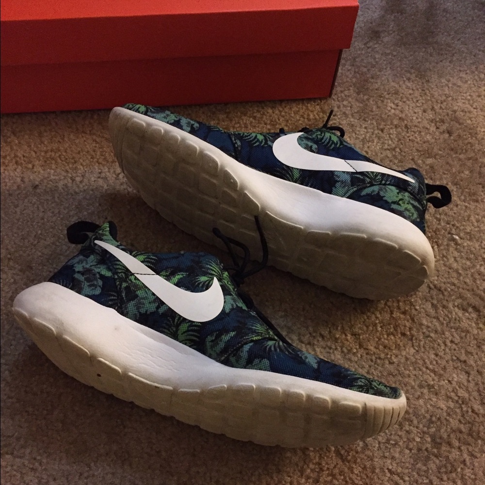 Nike Roshe Run Palm Tropical Print