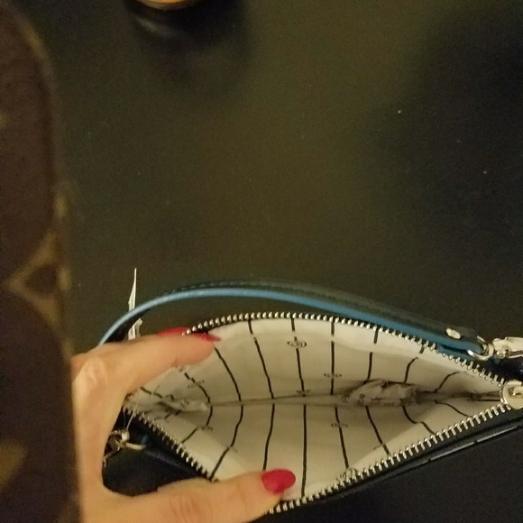 Purse - Picture 2 of 3