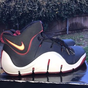 Lebron IV size 13 excellent condition og box