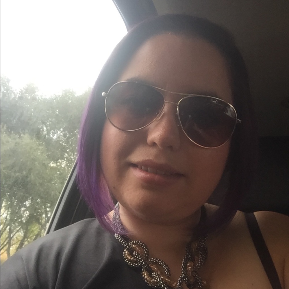 Meet your Posher, Monica