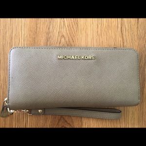 Michael Kors Jet Set Wristlet