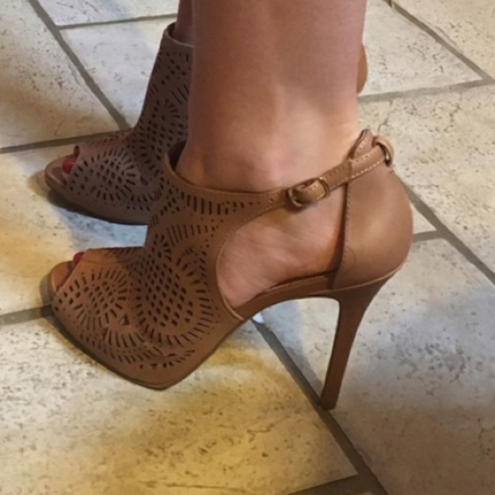 Jessica Simpson Camel Colored Heels