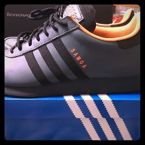 Adidas samoas