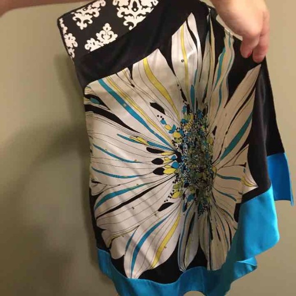 Stunning bebe dress with bead detail - Picture 3 of 8