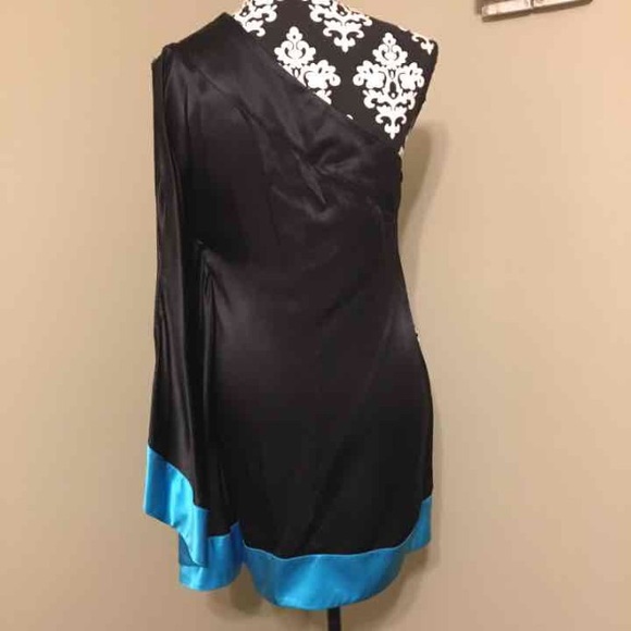 Stunning bebe dress with bead detail - Picture 4 of 8