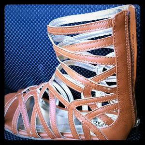 Kenneth Cole Brown Gladiator Sandals