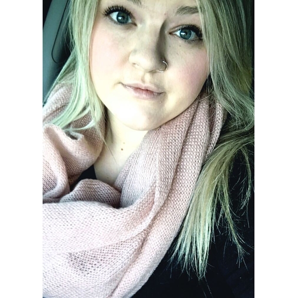 Meet your Posher, Tia - Picture 1 of 1