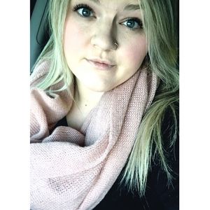 Meet your Posher, Tia