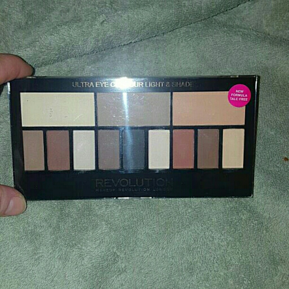 Makeup Revolution Eyeshadow Palette