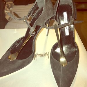 💥1HR SALE💥Brian Atwood pointed toe pumps