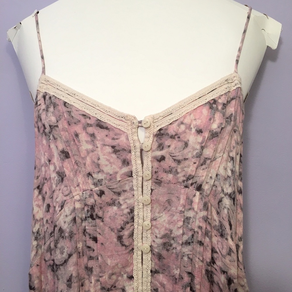 ⛔️SOLD⛔️On Consignment Kimichi Blue print top - Picture 3 of 8