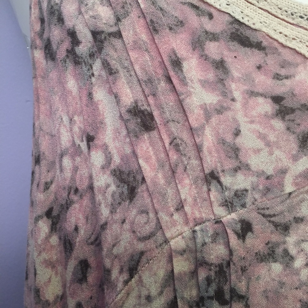 ⛔️SOLD⛔️On Consignment Kimichi Blue print top - Picture 4 of 8