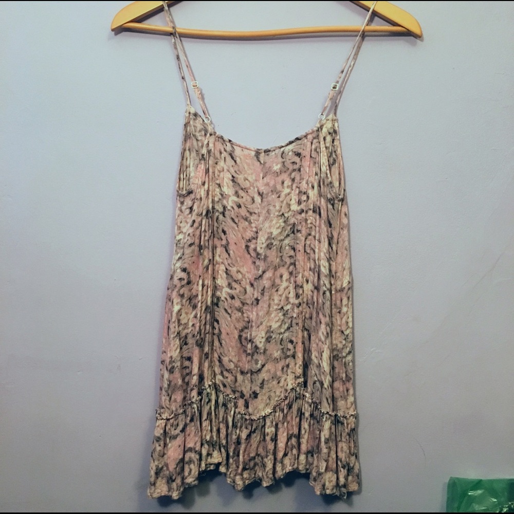 ⛔️SOLD⛔️On Consignment Kimichi Blue print top - Picture 5 of 8