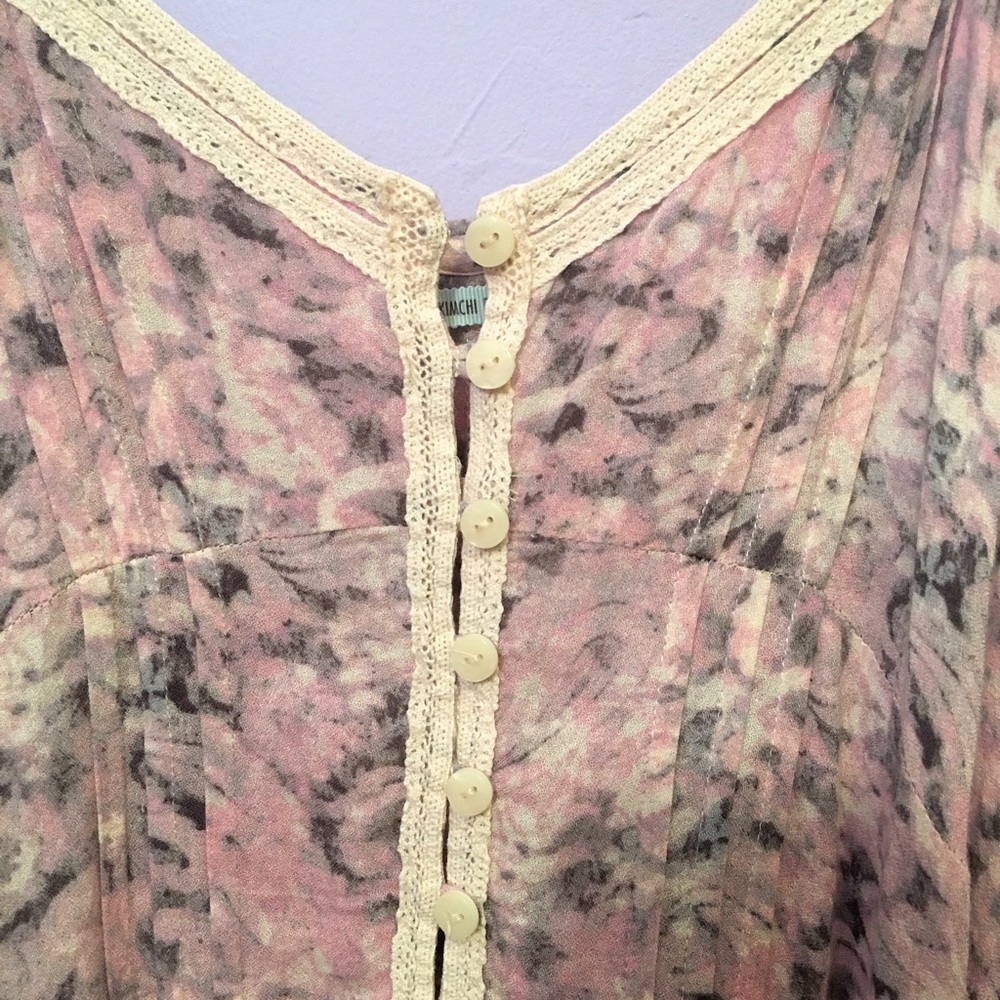 ⛔️SOLD⛔️On Consignment Kimichi Blue print top - Picture 6 of 8