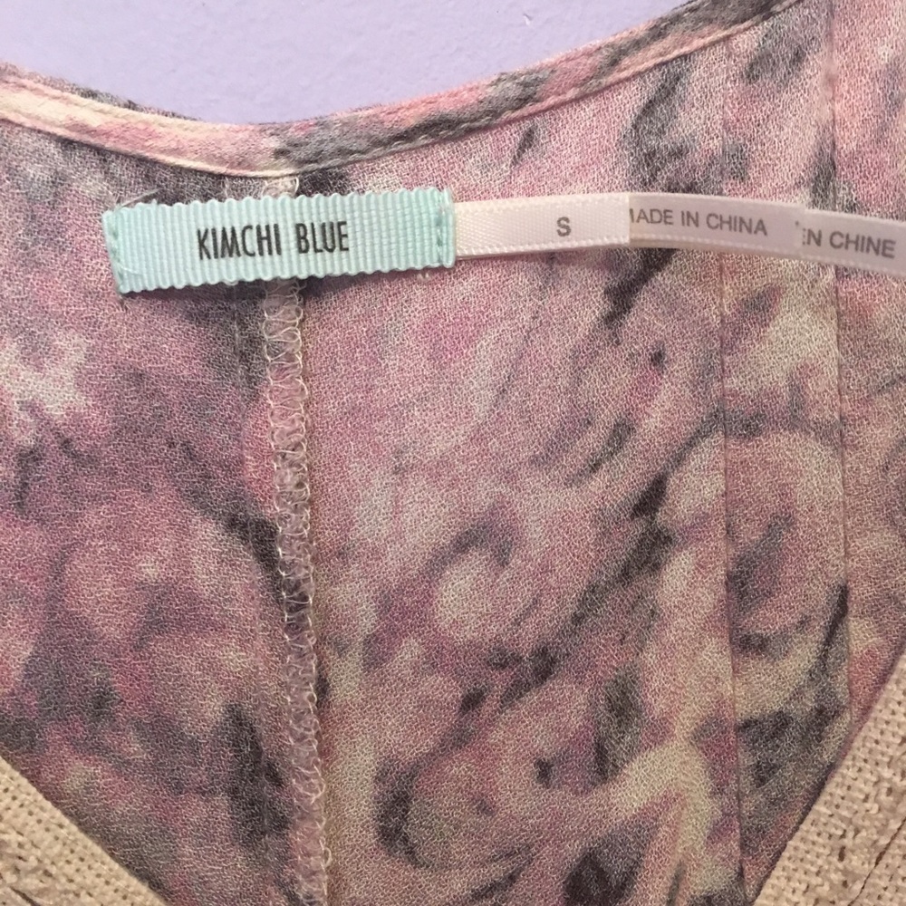 ⛔️SOLD⛔️On Consignment Kimichi Blue print top - Picture 8 of 8