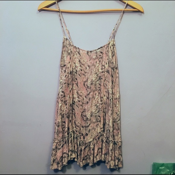 โ๏ธSOLDโ๏ธOn Consignment Kimichi Blue print top - Picture 5 of 8