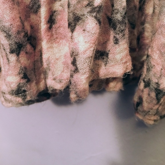 โ๏ธSOLDโ๏ธOn Consignment Kimichi Blue print top - Picture 7 of 8