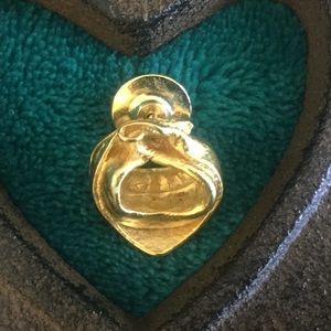 Gold Pin in shape of a tortallini