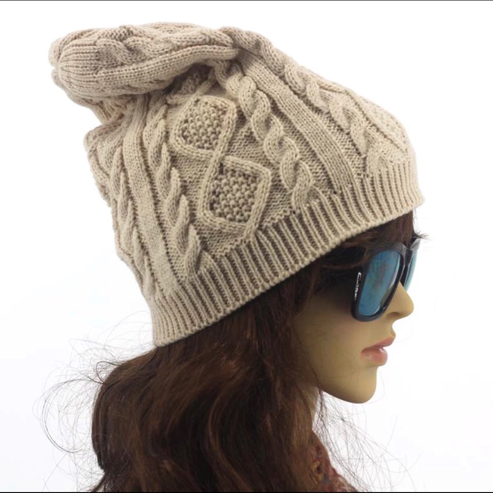 Fashionable knitted slouchy hat - Beige