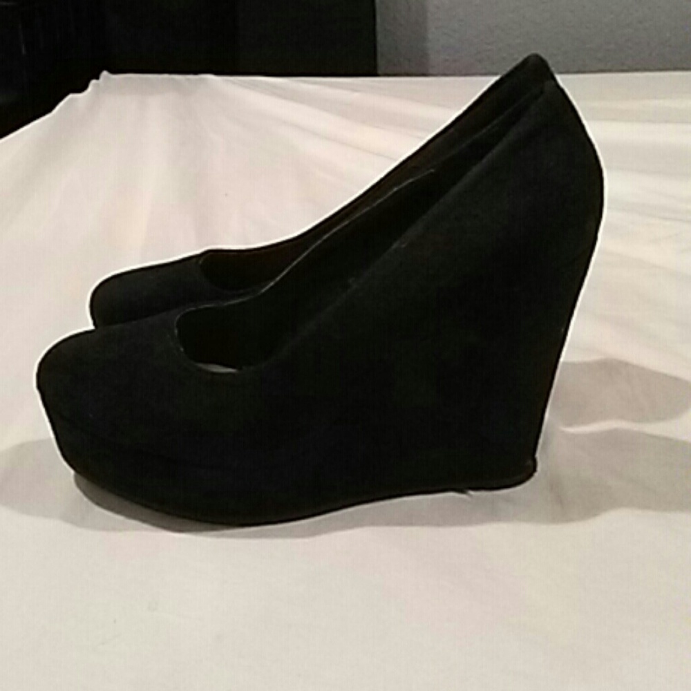 Black Wedges