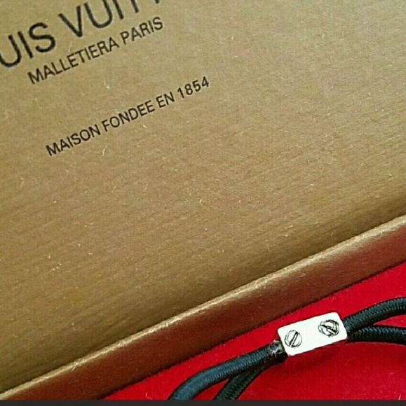Authentic Louis Vuitton cube hair tie - Picture 4 of 4